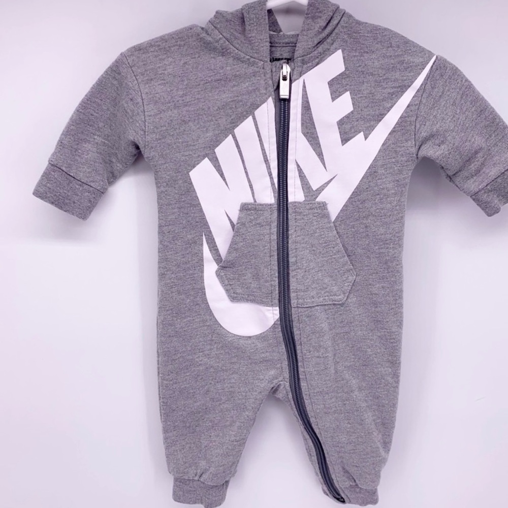 Nike gray size 3 month